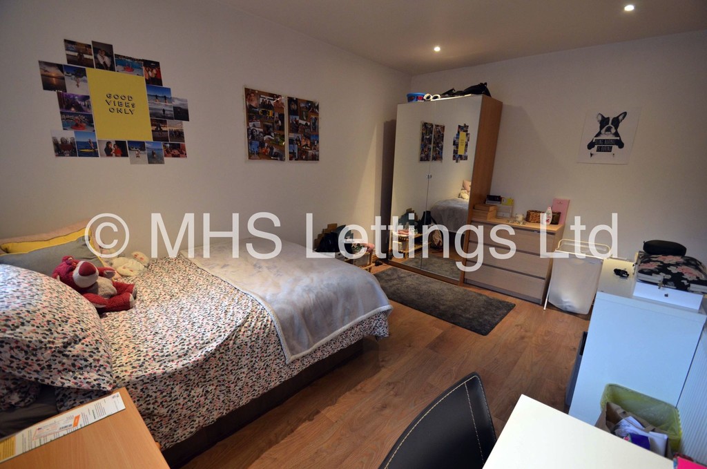 Photo of 3 Bedroom Ground Floor Flat in 12 The Poplars, Leeds, LS6 2BT