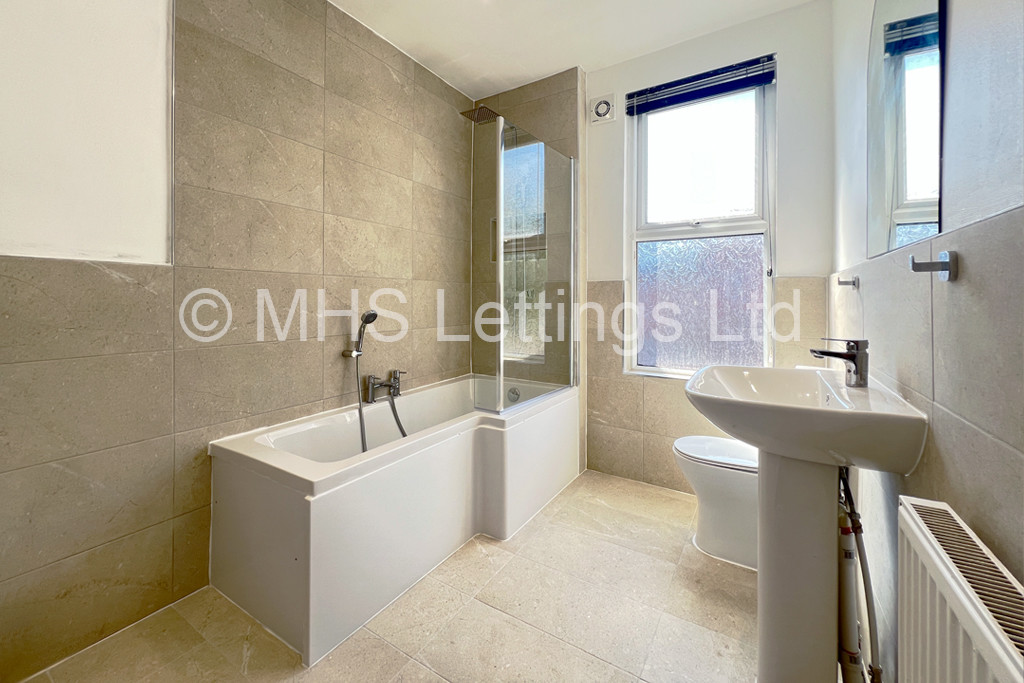 Photo of 3 Bedroom Mid Terraced House in 66 Woodside Avenue, Leeds, LS4 2QX