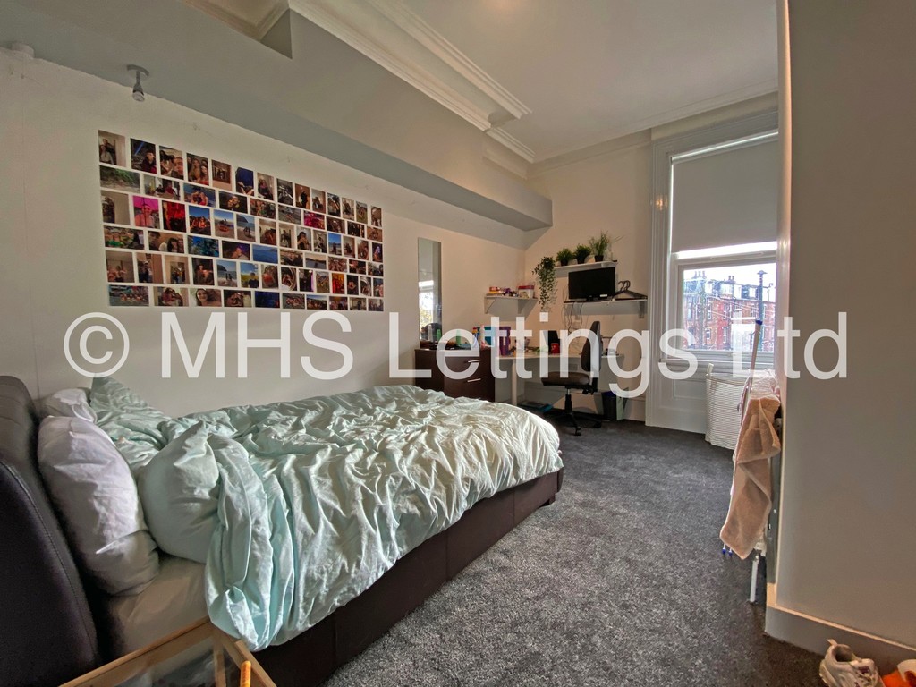Photo of 8 Bedroom Mid Terraced House in 28 Brudenell Road, Leeds, LS6 1BD