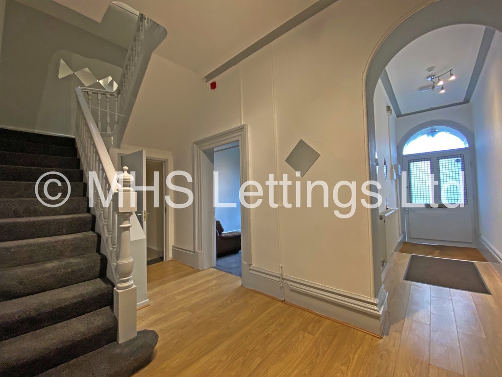 Photo of 8 Bedroom Mid Terraced House in 28 Brudenell Road, Leeds, LS6 1BD