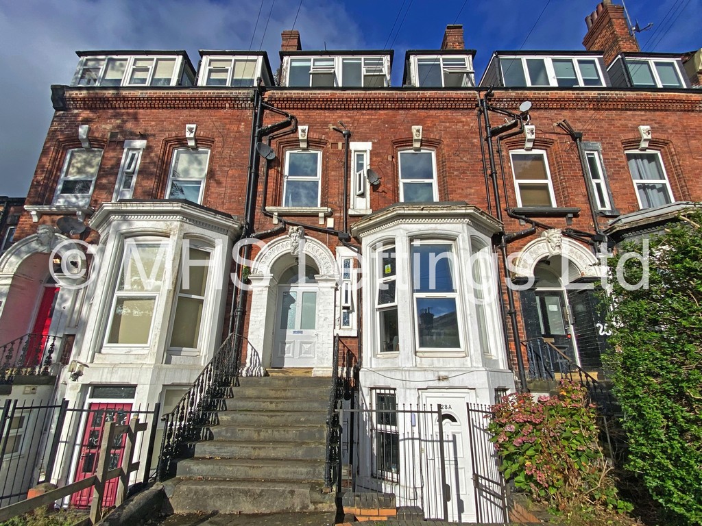 Photo of 8 Bedroom Mid Terraced House in 28 Brudenell Road, Leeds, LS6 1BD