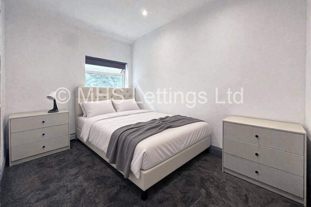 Photo of 4 Bedroom Mid Terraced House in 25 Park View Road, Leeds, LS4 2LG