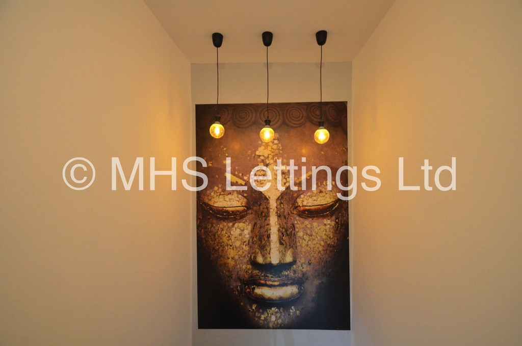 Photo of 7 Bedroom Mid Terraced House in 5 Brudenell Grove, Leeds, LS6 1HP