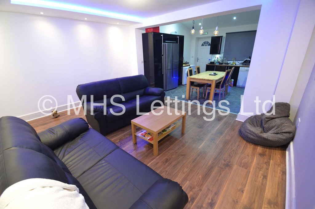 Photo of 7 Bedroom Mid Terraced House in 5 Brudenell Grove, Leeds, LS6 1HP