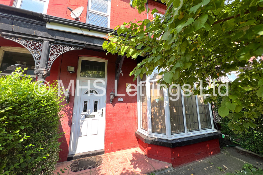Photo of 7 Bedroom Mid Terraced House in 35 Brudenell Mount, Leeds, LS6 1HS
