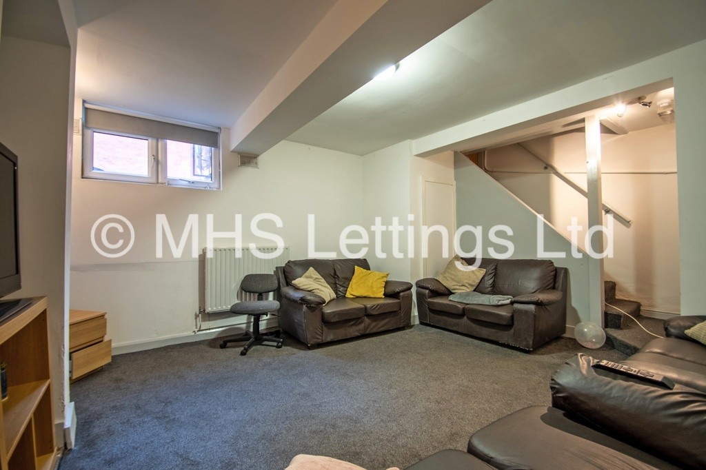 Photo of 7 Bedroom End Terraced House in 73 Victoria Road, Leeds, LS6 1DR