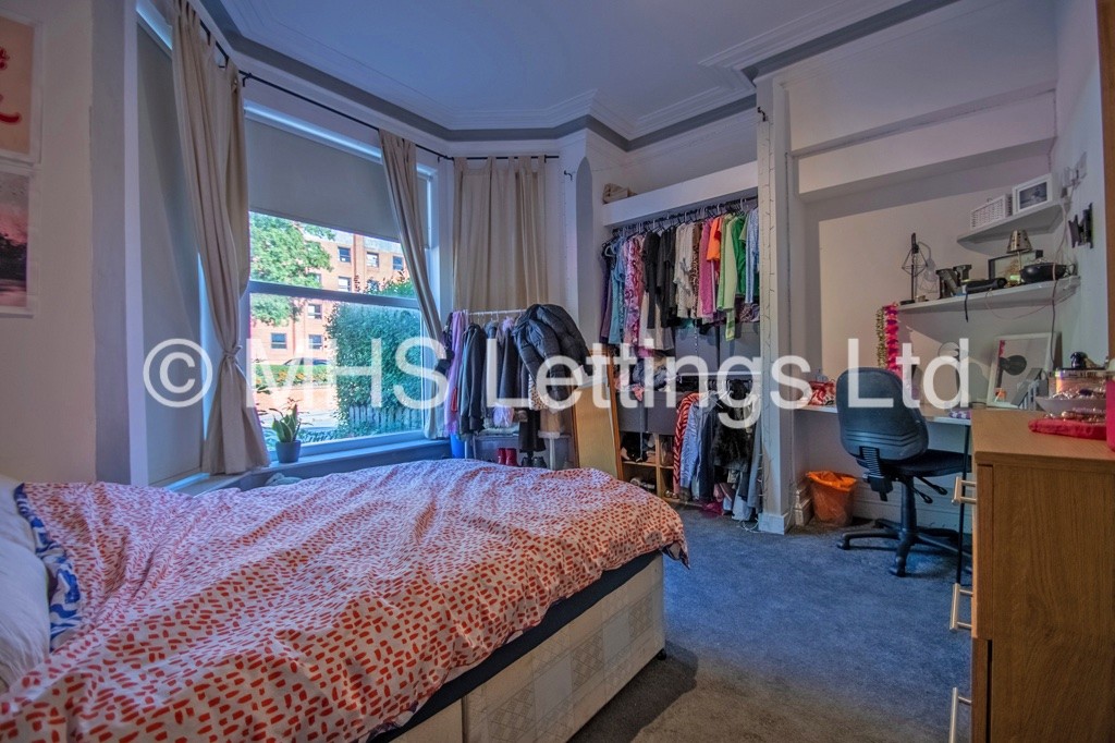 Photo of 7 Bedroom End Terraced House in 73 Victoria Road, Leeds, LS6 1DR