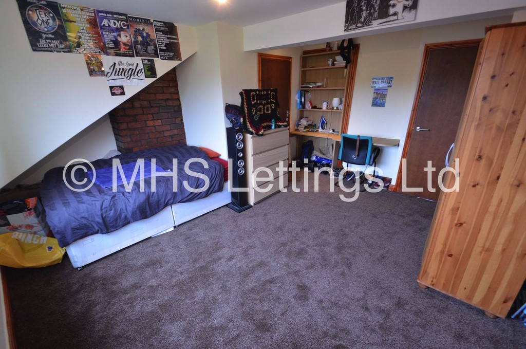 Photo of 6 Bedroom End Terraced House in 189 Cardigan Lane, Leeds, LS6 1DX