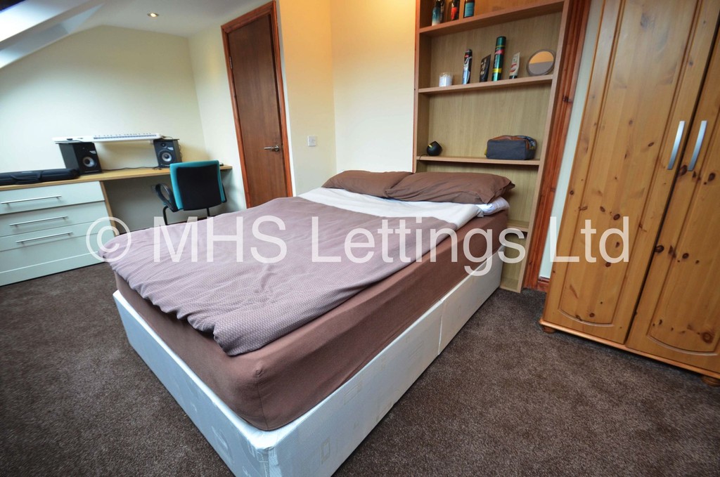 Photo of 6 Bedroom End Terraced House in 189 Cardigan Lane, Leeds, LS6 1DX