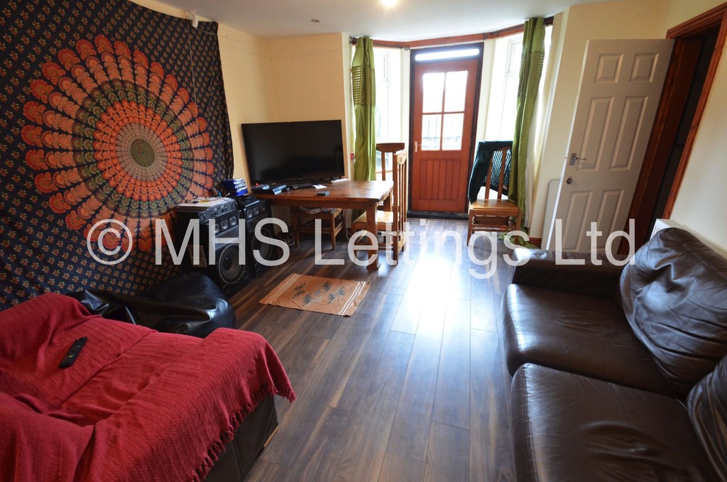 Photo of 6 Bedroom End Terraced House in 189 Cardigan Lane, Leeds, LS6 1DX