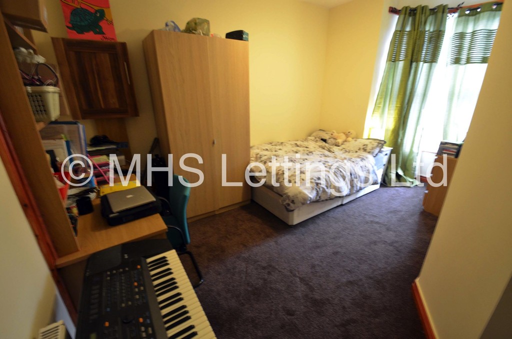 Photo of 6 Bedroom End Terraced House in 189 Cardigan Lane, Leeds, LS6 1DX