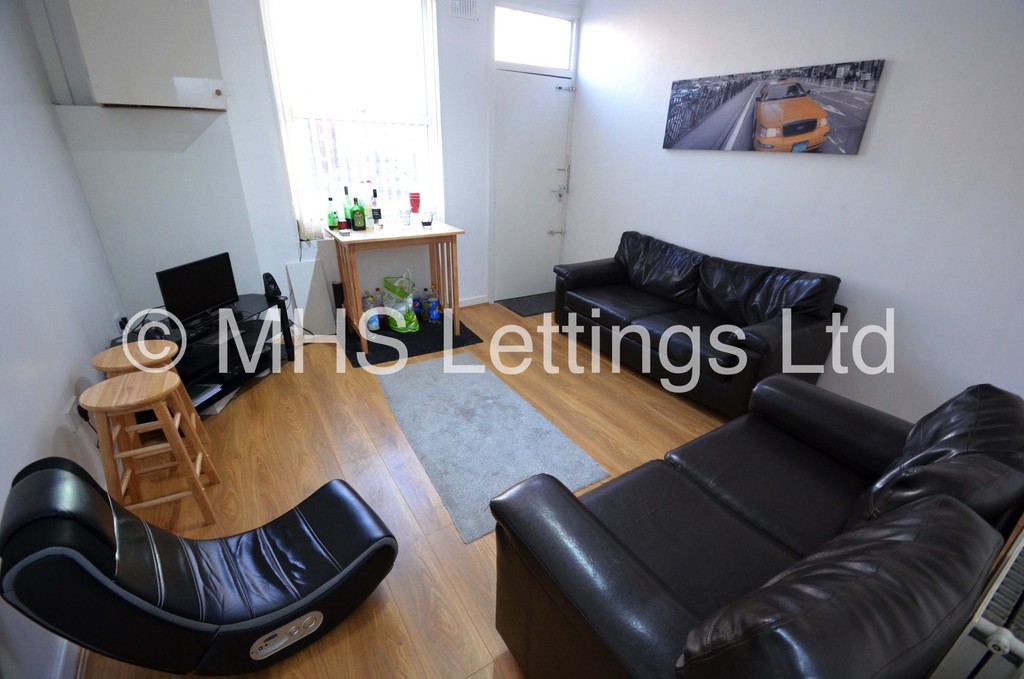 Photo of 5 Bedroom Mid Terraced House in 26 Hessle View, Leeds, LS6 1ER
