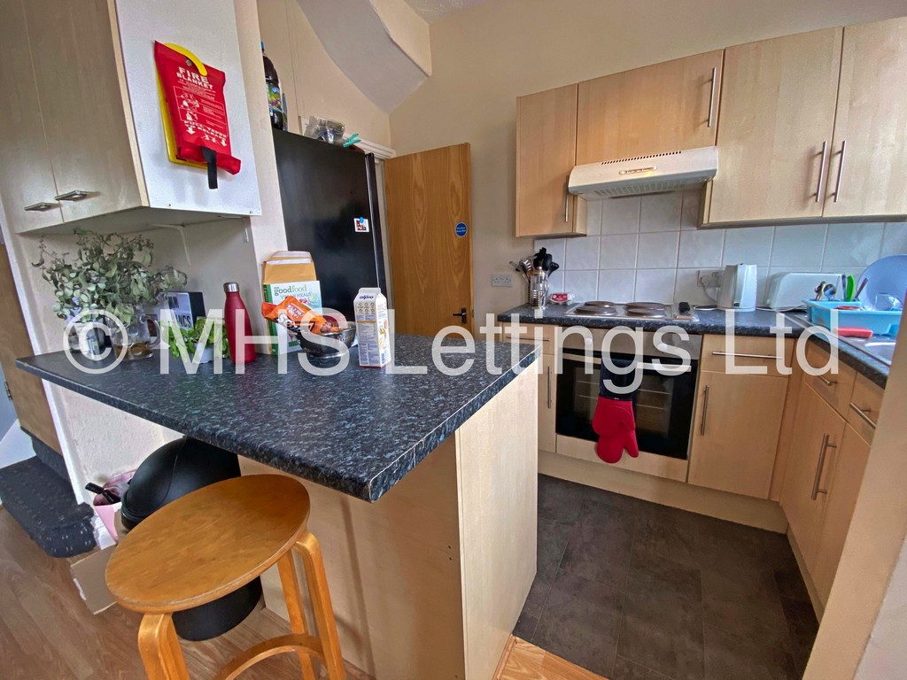 Photo of 4 Bedroom Mid Terraced House in 3 Lumley Avenue, Leeds, LS4 2LR