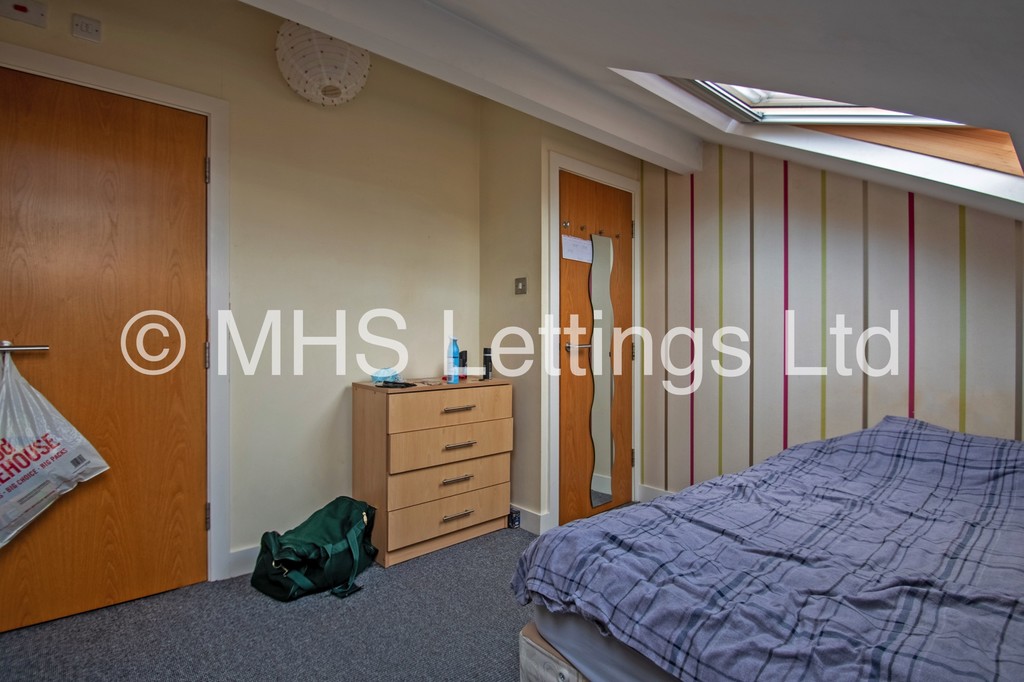 Photo of 6 Bedroom Mid Terraced House in 23 Granby Grove, Leeds, LS6 3BE