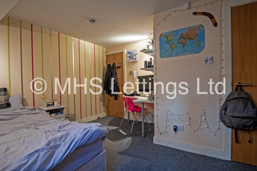 Photo of 6 Bedroom Mid Terraced House in 23 Granby Grove, Leeds, LS6 3BE