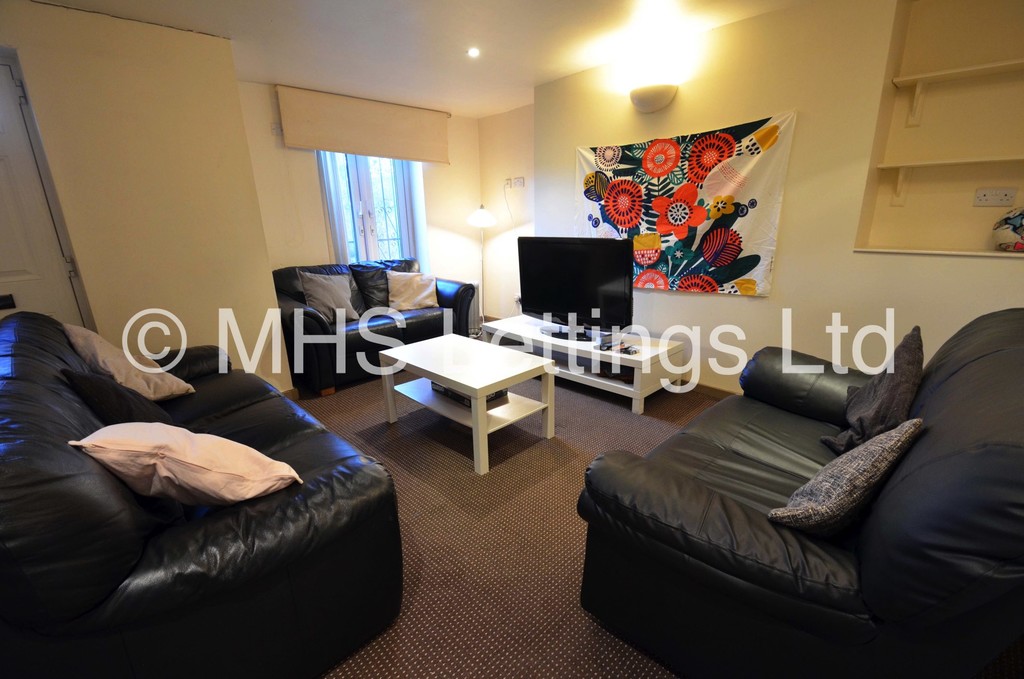 Photo of 6 Bedroom Semi-Detached House in 20 Hartley Avenue, Leeds, LS6 2LP