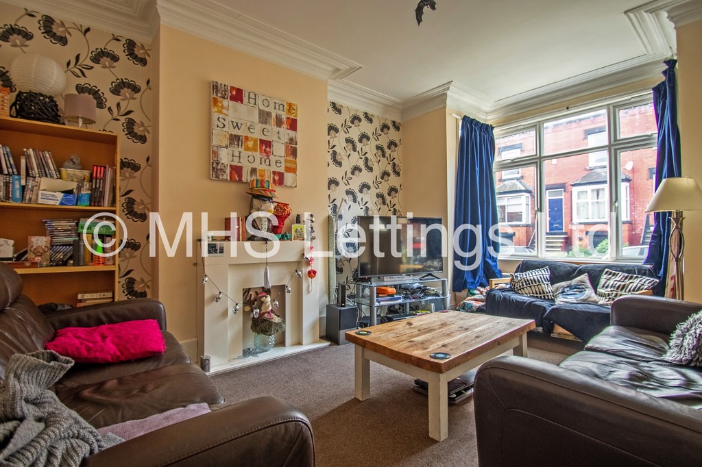 Photo of 5 Bedroom Mid Terraced House in 23 Beechwood View, Leeds, LS4 2LP