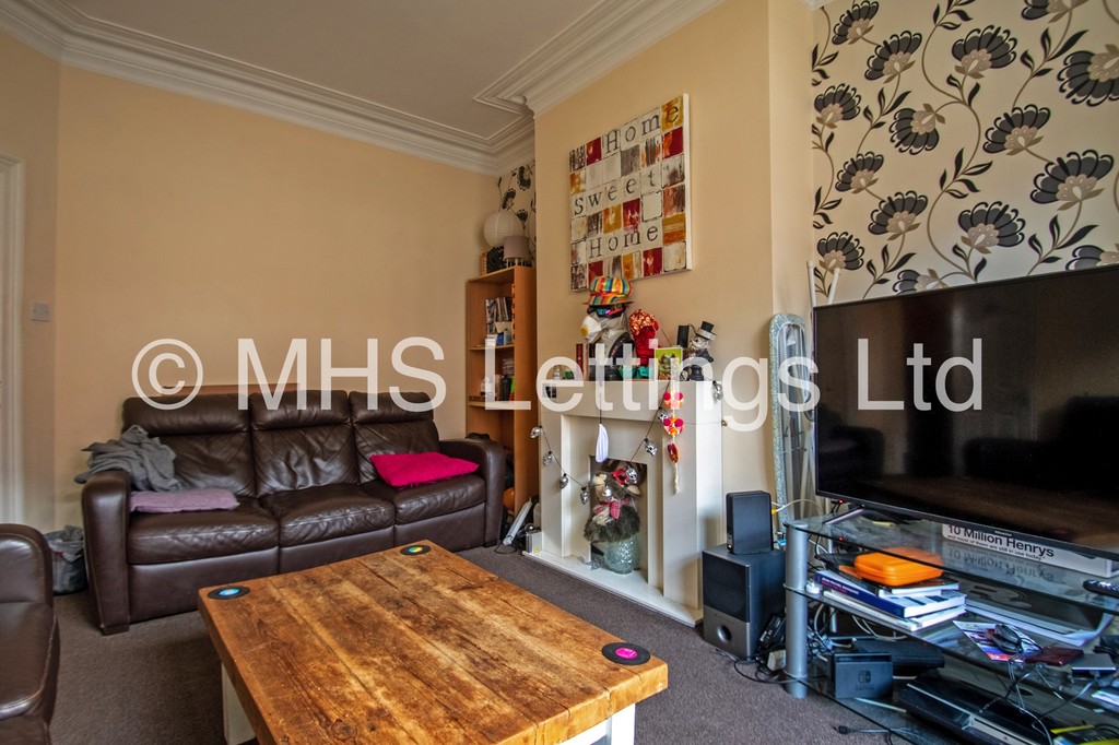 Photo of 5 Bedroom Mid Terraced House in 23 Beechwood View, Leeds, LS4 2LP