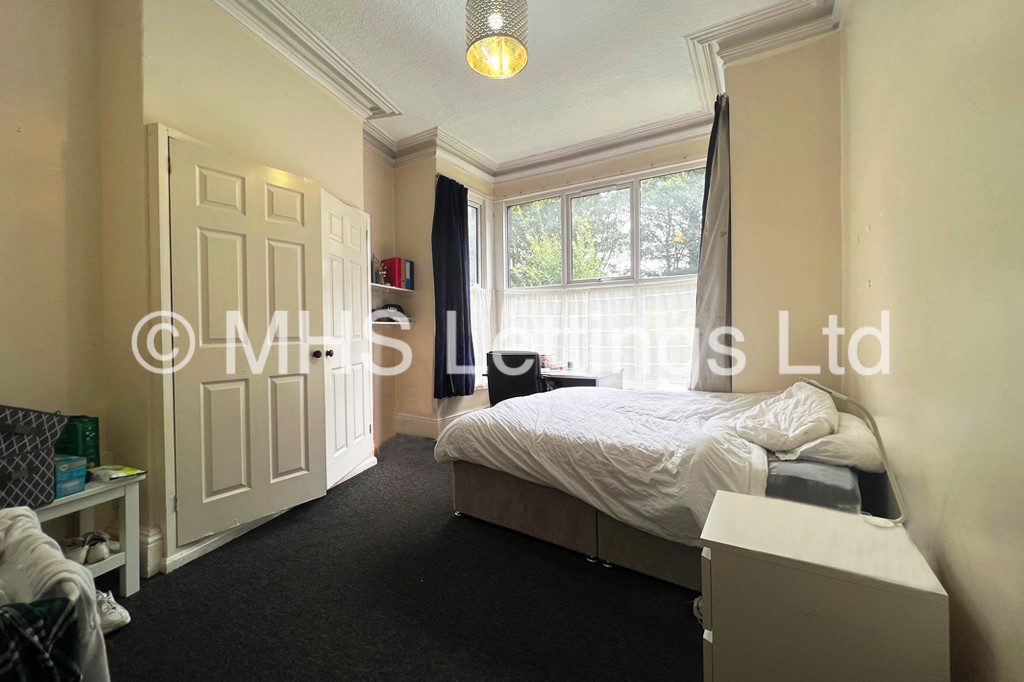 Photo of 12 Bedroom End Terraced House in 221 Hyde Park Road, Leeds, LS6 1AH