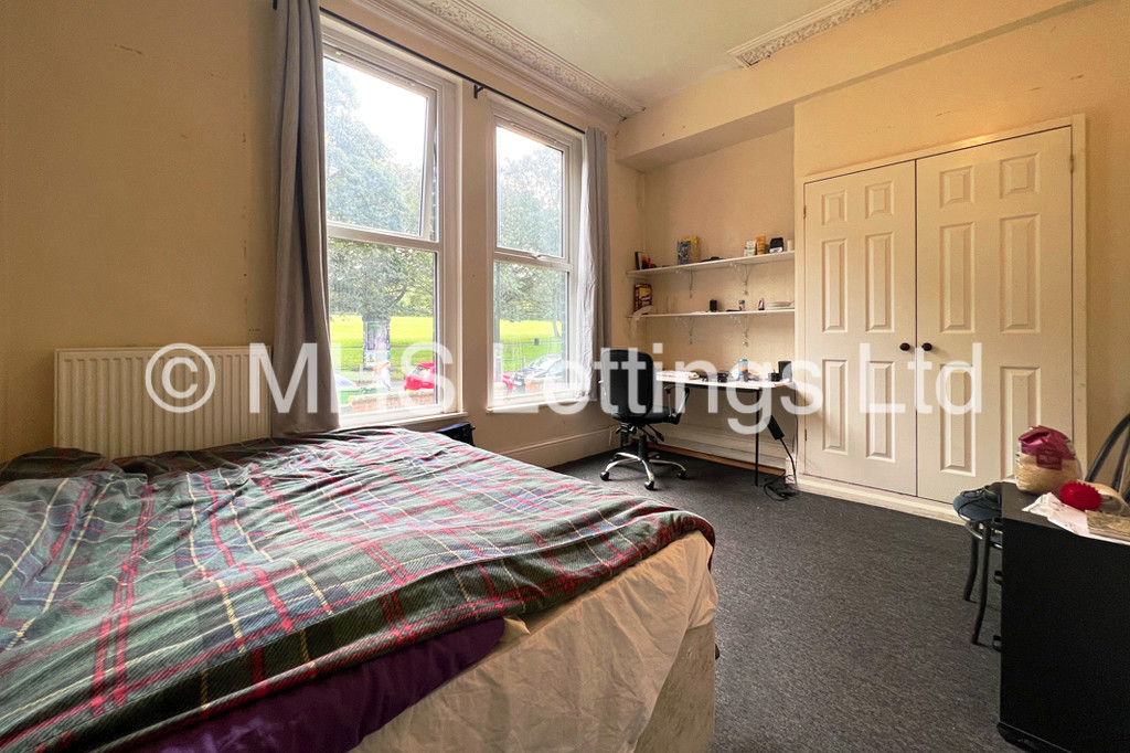 Photo of 12 Bedroom End Terraced House in 221 Hyde Park Road, Leeds, LS6 1AH