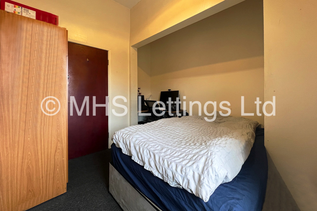 Photo of 12 Bedroom End Terraced House in 221 Hyde Park Road, Leeds, LS6 1AH