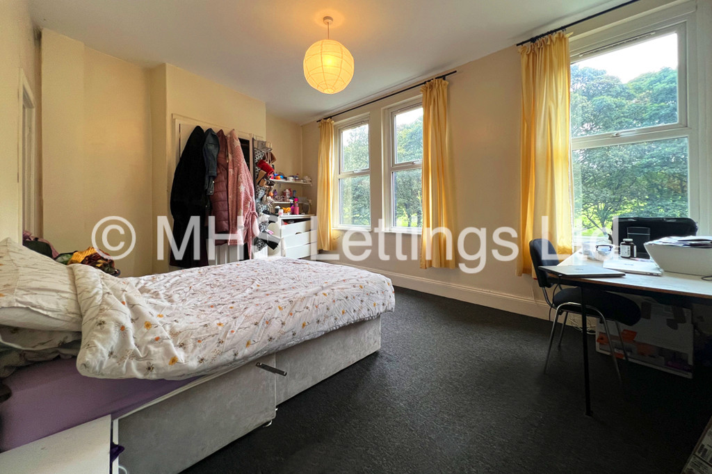 Photo of 12 Bedroom End Terraced House in 221 Hyde Park Road, Leeds, LS6 1AH