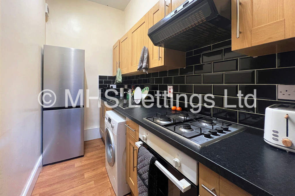 Photo of 12 Bedroom End Terraced House in 221 Hyde Park Road, Leeds, LS6 1AH