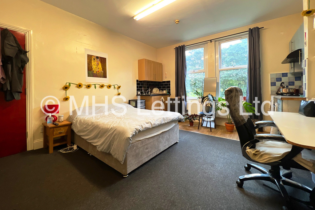 Photo of 12 Bedroom End Terraced House in 221 Hyde Park Road, Leeds, LS6 1AH