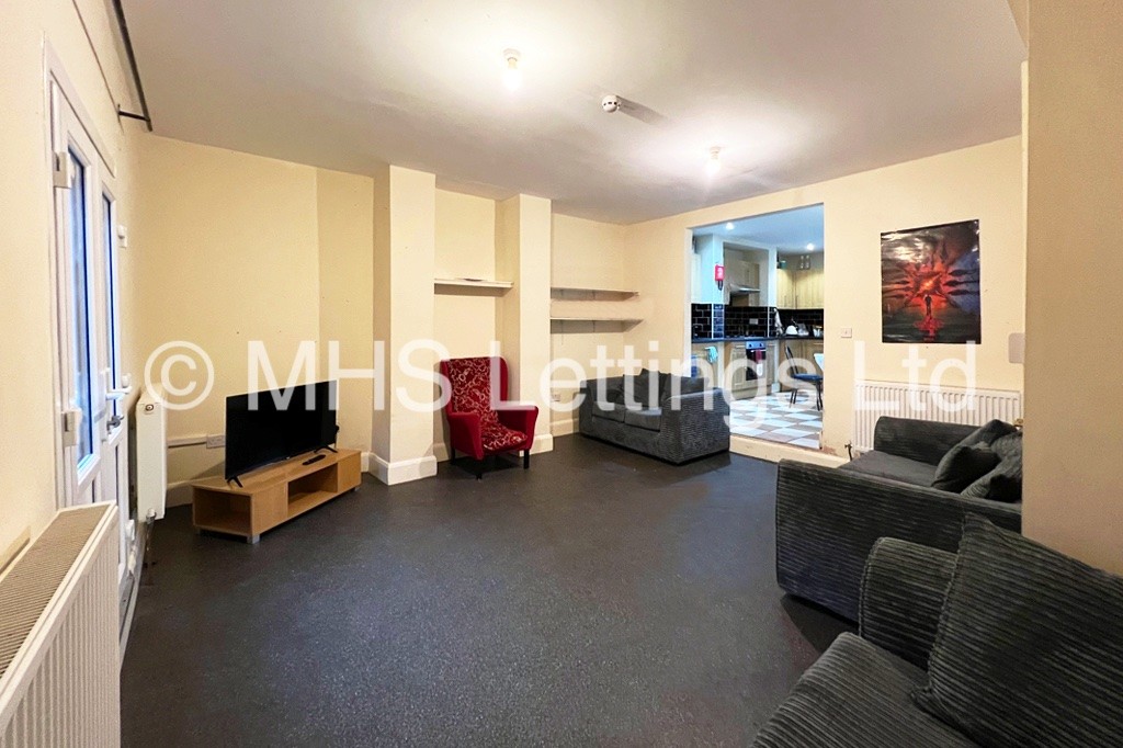 Photo of 12 Bedroom End Terraced House in 221 Hyde Park Road, Leeds, LS6 1AH