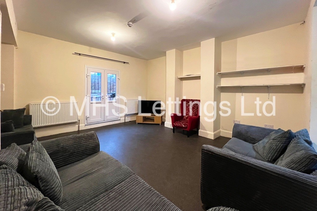 Photo of 12 Bedroom End Terraced House in 221 Hyde Park Road, Leeds, LS6 1AH
