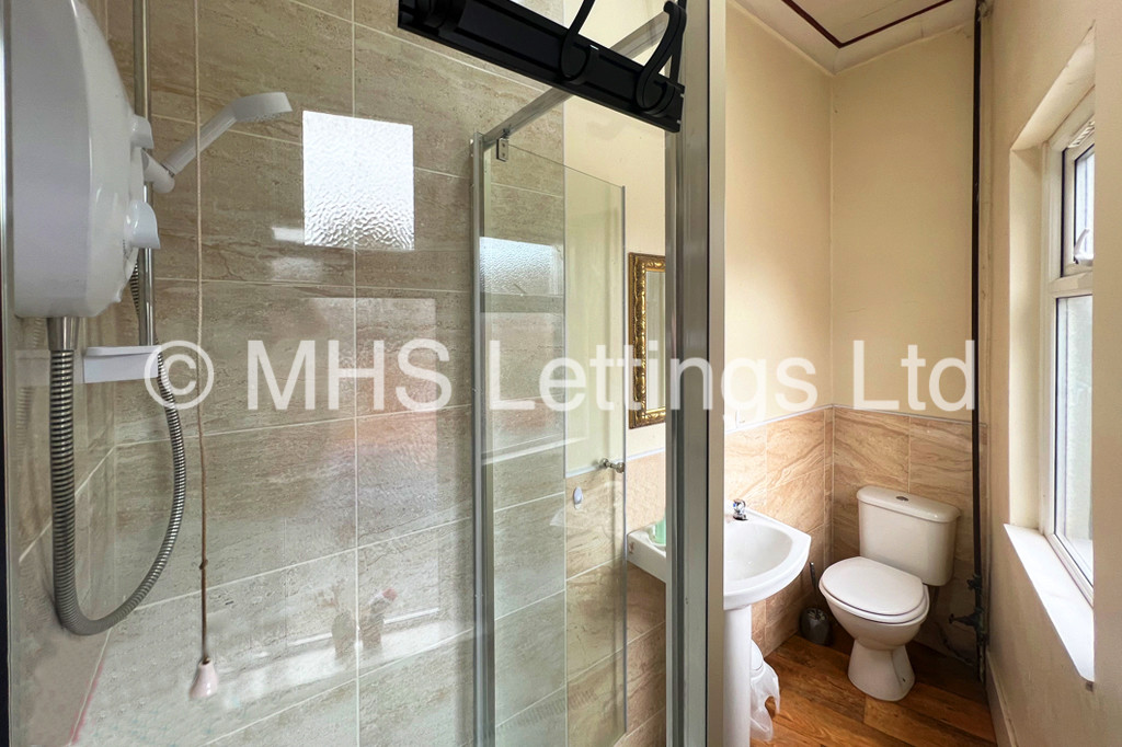 Photo of 12 Bedroom End Terraced House in 221 Hyde Park Road, Leeds, LS6 1AH