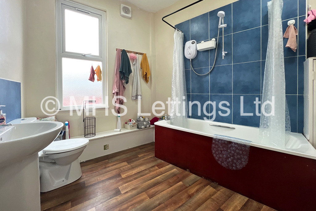 Photo of 12 Bedroom End Terraced House in 221 Hyde Park Road, Leeds, LS6 1AH