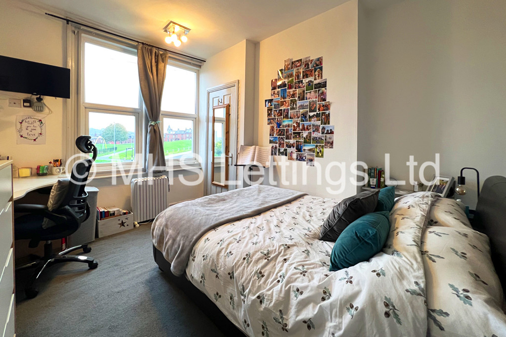 Photo of 6 Bedroom Semi-Detached House in 22 Hartley Avenue, Leeds, LS6 2LP