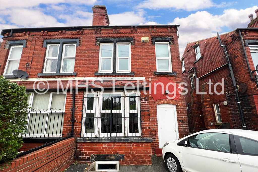 Photo of 6 Bedroom Semi-Detached House in 22 Hartley Avenue, Leeds, LS6 2LP