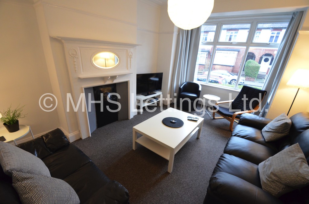 Photo of 5 Bedroom Mid Terraced House in 40 Estcourt Avenue, Leeds, LS6 3ET