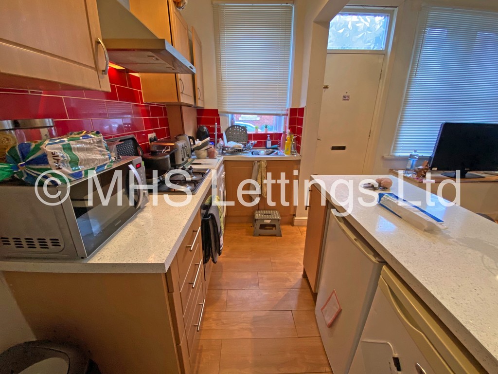Photo of 3 Bedroom Mid Terraced House in 14 Autumn Street, Leeds, LS6 1RH