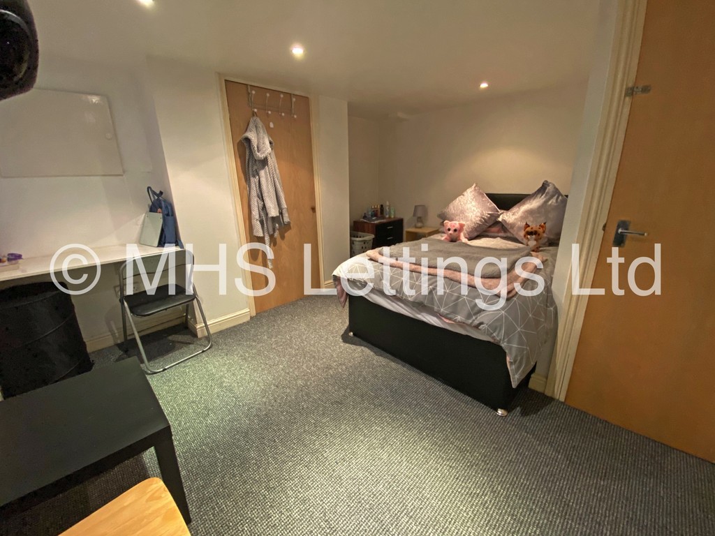 Photo of 3 Bedroom Mid Terraced House in 14 Autumn Street, Leeds, LS6 1RH