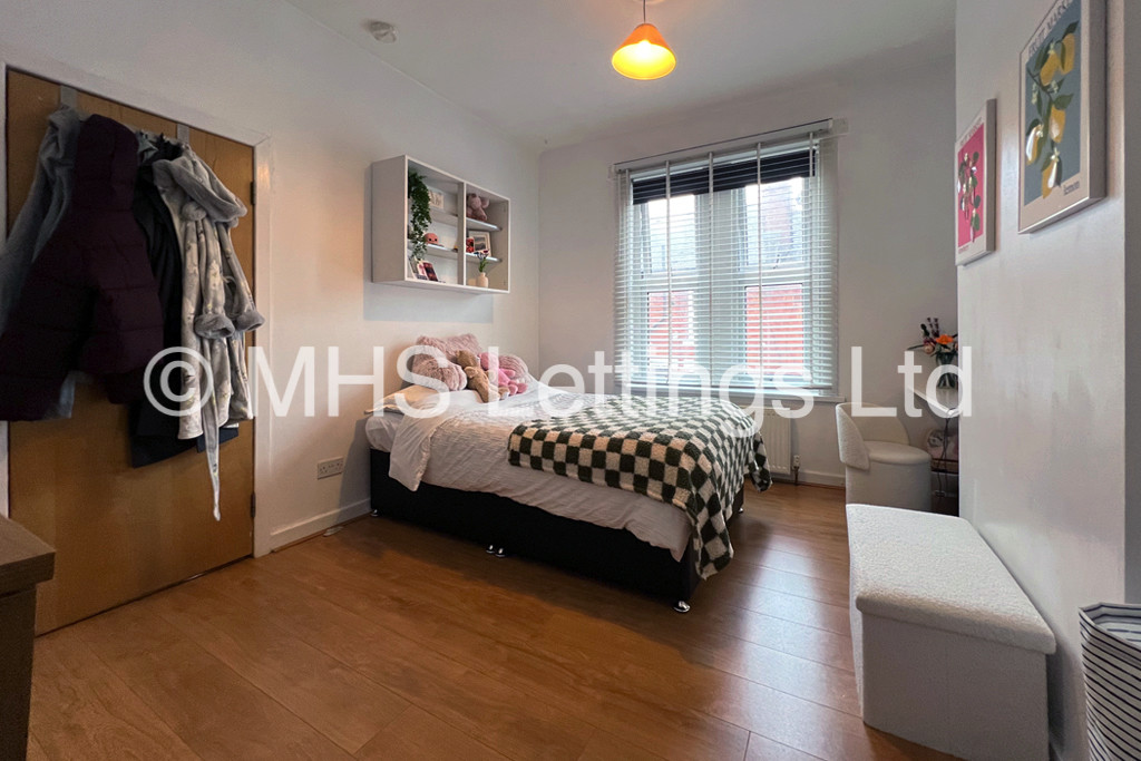 Photo of 3 Bedroom Mid Terraced House in 14 Autumn Street, Leeds, LS6 1RH