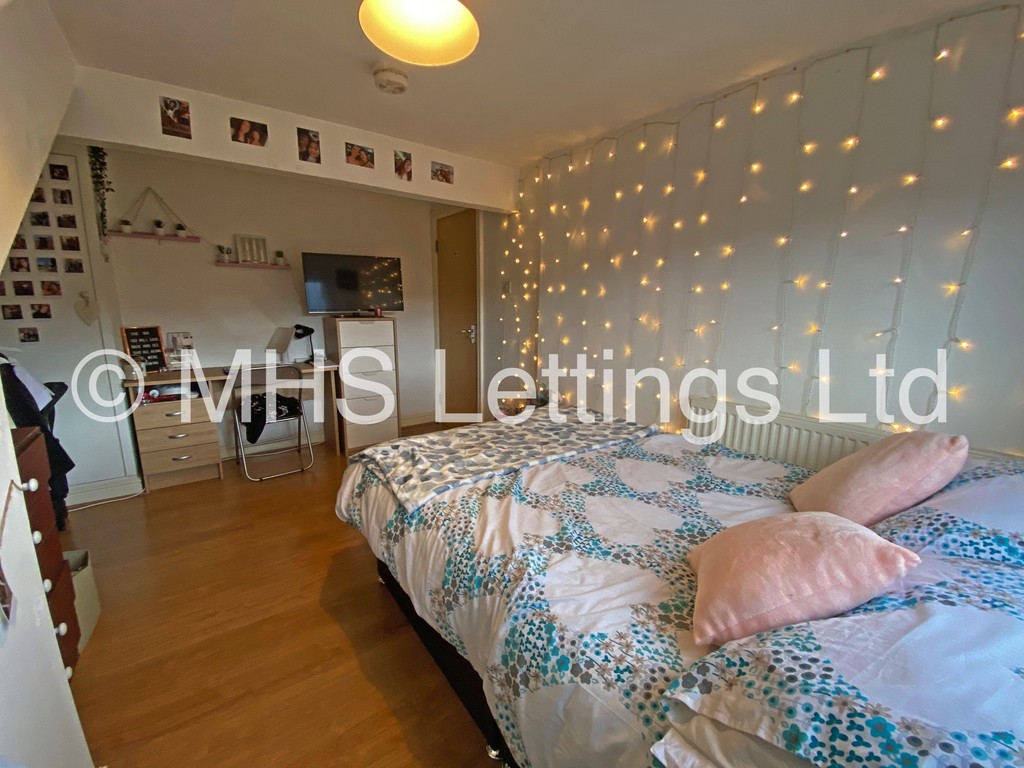 Photo of 3 Bedroom Mid Terraced House in 14 Autumn Street, Leeds, LS6 1RH