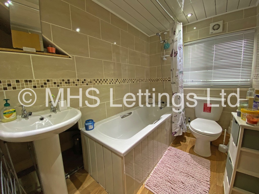 Photo of 3 Bedroom Mid Terraced House in 14 Autumn Street, Leeds, LS6 1RH