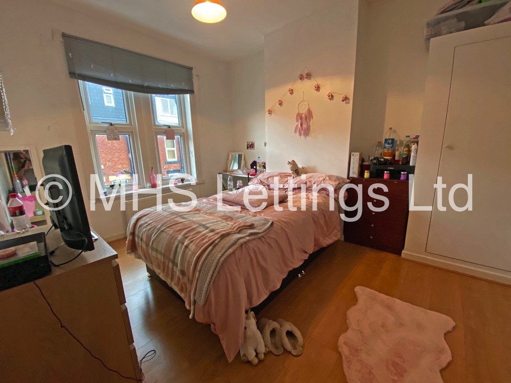 Photo of 3 Bedroom Mid Terraced House in 14 Autumn Street, Leeds, LS6 1RH