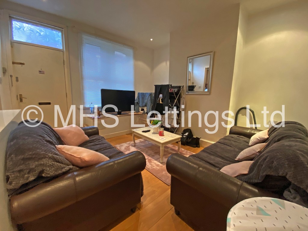 Photo of 3 Bedroom Mid Terraced House in 14 Autumn Street, Leeds, LS6 1RH