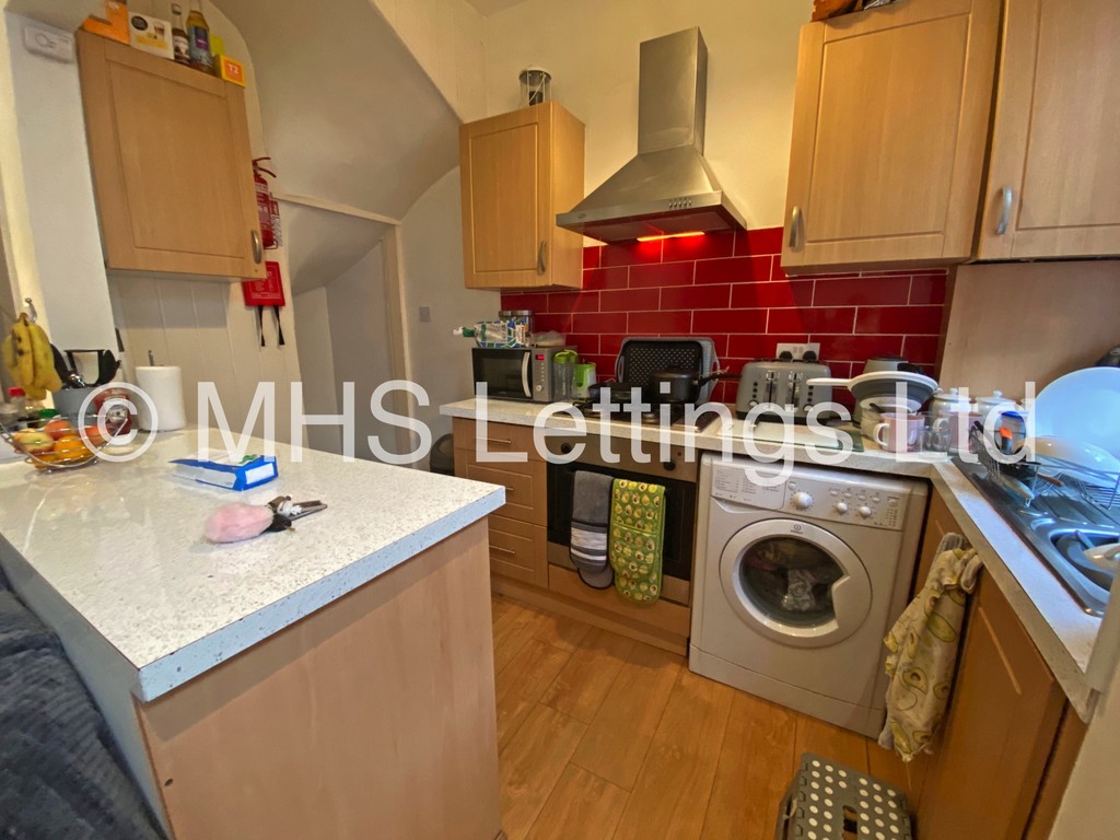 Photo of 3 Bedroom Mid Terraced House in 14 Autumn Street, Leeds, LS6 1RH