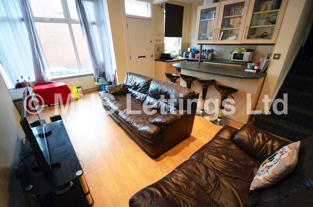 Photo of 5 Bedroom End Terraced House in 2 Knowle Terrace, Leeds, LS4 2PA