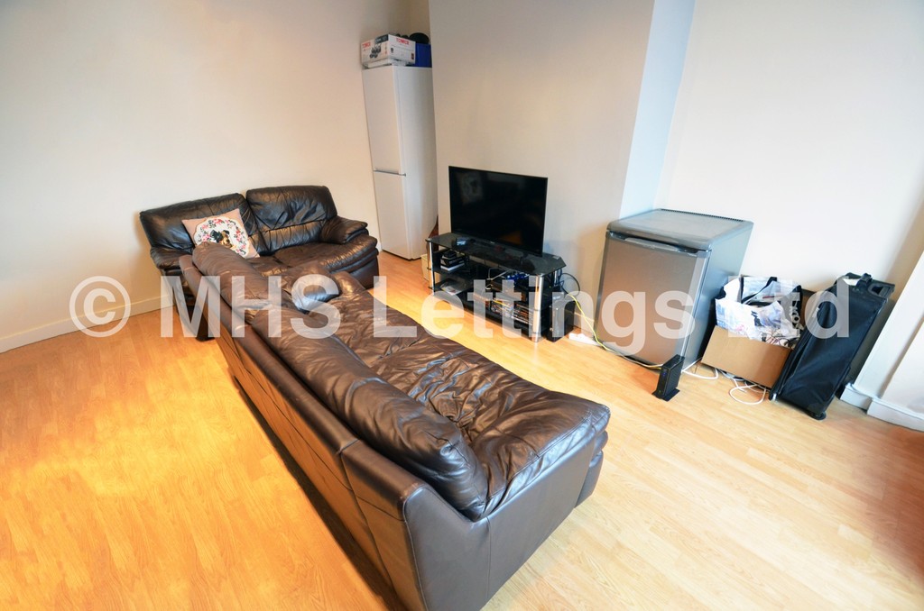 Photo of 5 Bedroom End Terraced House in 2 Knowle Terrace, Leeds, LS4 2PA