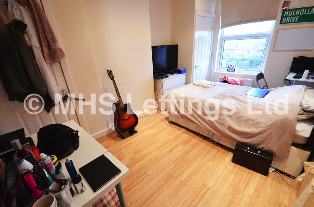 Photo of 5 Bedroom End Terraced House in 2 Knowle Terrace, Leeds, LS4 2PA