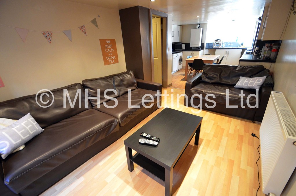Photo of 6 Bedroom Mid Terraced House in 12 Hessle View, Leeds, LS6 1ER