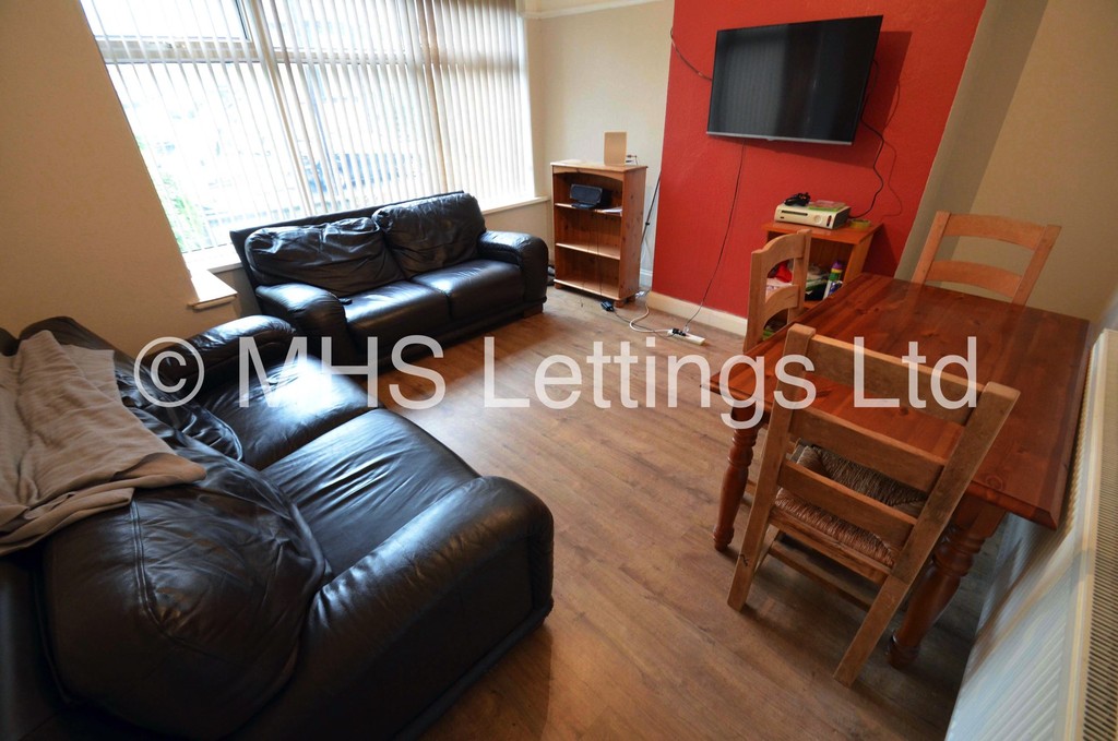 Photo of 3 Bedroom Mid Terraced House in 218 Cardigan Lane, Leeds, LS6 1ED