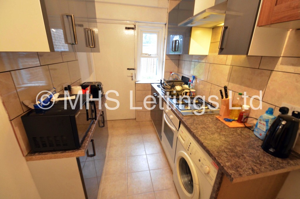 Photo of 3 Bedroom Mid Terraced House in 218 Cardigan Lane, Leeds, LS6 1ED