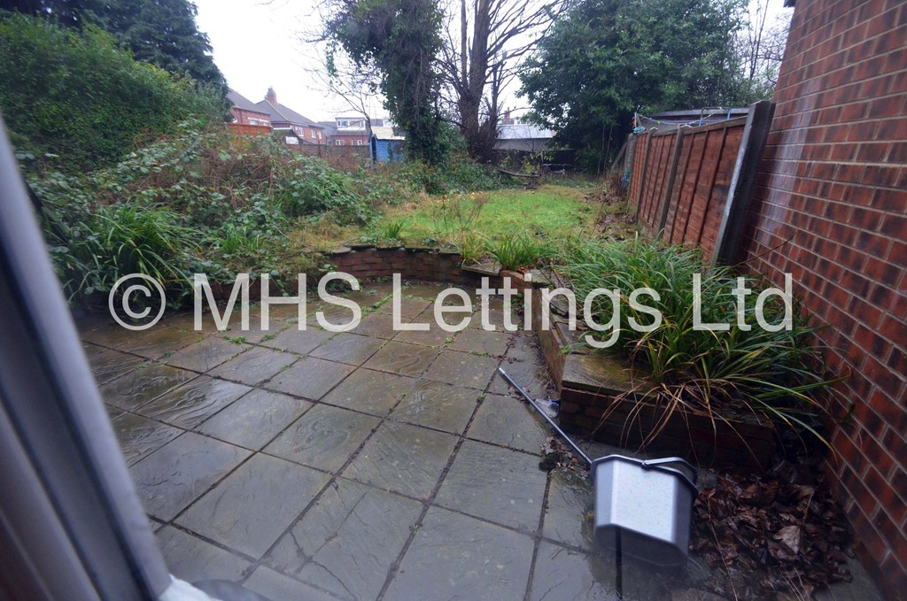 Photo of 3 Bedroom Mid Terraced House in 218 Cardigan Lane, Leeds, LS6 1ED